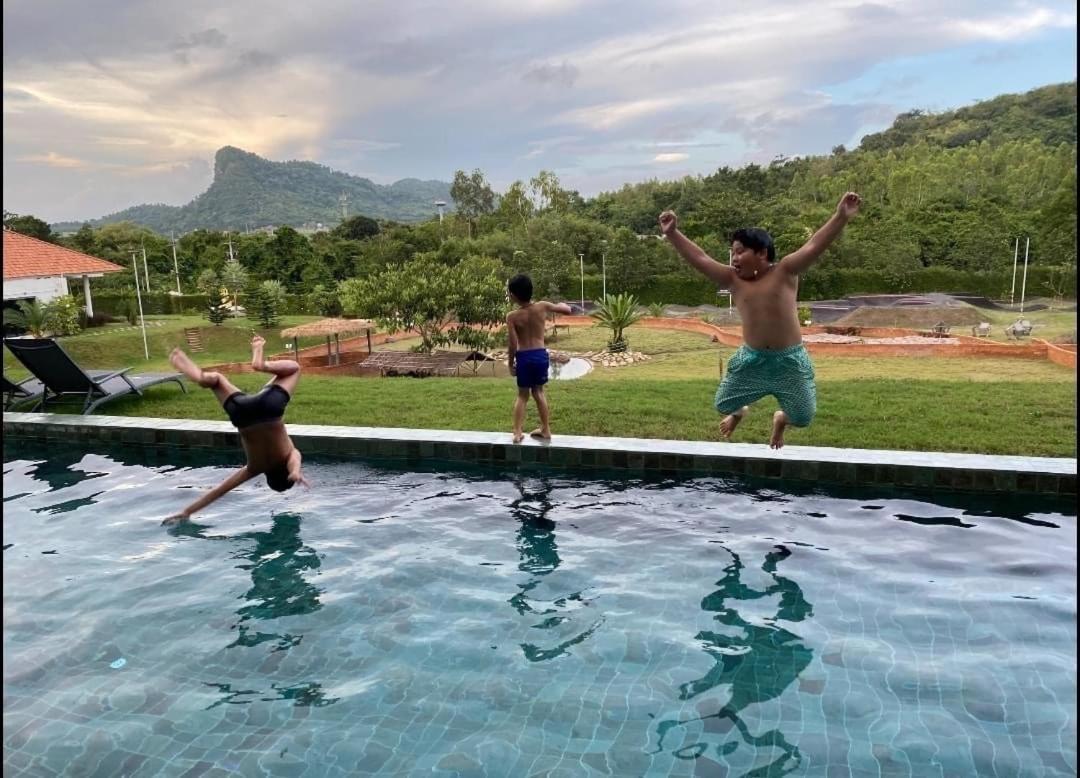 Viva Montane Hotel Ban Nong Chap Tao Buitenkant foto
